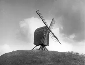 <b class=qtipBold><figcaption>BRILL WINDMILL</figcaption></b><br>Brill Windmill, Buckinghamshire, England, built in about 1680, one of the few remaining post mills in the country. Date: late 17th century<br><em>© Mary Evans Picture Library 2015 - https://copyrighthub.org/s0/hub1/creation/maryevans/MaryEvansPictureID/10180416</em> BRILL WINDMILL