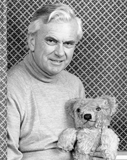 Kenneth Kendall Kenneth Kendall