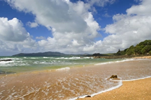 Cable Bay - waves rolling in on the golden beach of Cable Bay before a thunderstorm Cable Bay - waves rolling in on the golden beach of Cable Bay before a thunderstorm