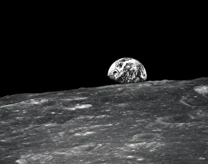 <b class=qtipBold><figcaption>Earth from the Moon</figcaption></b><br>Earth rising above the Moon. This image was taken from 112 kilometres above the Moon during the Apollo 8 mission on 24th December 1968.<br><em>© NASA/SCIENCE PHOTO LIBRARY</em> Earth from the Moon