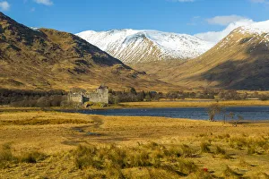 The ruins of Kilchurn Castle seen across Loch Awe in winter, Kilchurn Bay, Loch Awe The ruins of Kilchurn Castle seen across Loch Awe in winter, Kilchurn Bay, Loch Awe