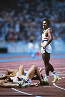 <b class=qtipBold><figcaption>Daley Thompson Stands Alone</figcaption></b><br>Daley Thompson (Gbr) Stands Alone at the Finish Line after Winning the Decathlon. Athletics World Championships, Athens 1982. Credit Colorsport / Colin Elsey<br><em>© Colorsport</em> Daley Thompson Stands Alone