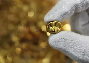 To match Feature GOLD PEOPLE To match Feature GOLD PEOPLE