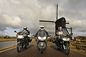 Motorbikes on the road BMW K1300GT Yamaha Motorbikes on the road BMW K1300GT Yamaha