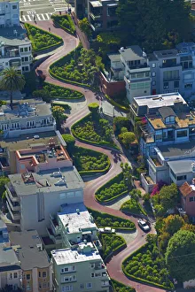 USA, California, San Francisco - Lombard Street (claimed to be the worldaAAs crookedest USA, California, San Francisco - Lombard Street (claimed to be the worldaAAs crookedest