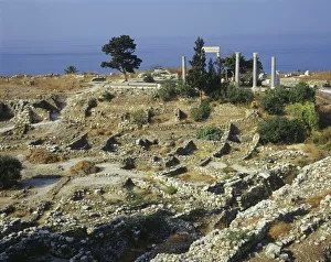 Lebanon, Byblos, roman colony with Temple of Baalat Gebal from 2700 b.c in background Lebanon, Byblos, roman colony with Temple of Baalat Gebal from 2700 b.c in background