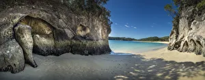 Elephant Rock in Abel Tasman National Park, New Zealand Elephant Rock in Abel Tasman National Park, New Zealand
