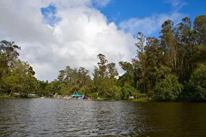 <b class=qtipBold><figcaption>Kodaikanal Lake</figcaption></b><br>View of the famous Kodaikanal Lake in Kodaikanal hill station, Tamil Nadu, India.<br><em>© © 2015 Jay Radhakrishnan</em> Kodaikanal Lake