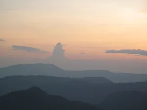<b class=qtipBold><figcaption>Lake of the Woods, Ontario, Canada</figcaption></b><br>View of Western Ghats at sunset Munnar, Kerala, India. Lake of the Woods, Ontario, Canada