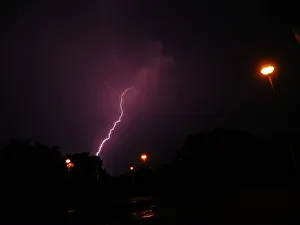 <b class=qtipBold><figcaption>Lightning</figcaption></b><br>An warm humid evening Princep Ghat kolkata suddenly turned into thunderstorm and a cool evening Lightning