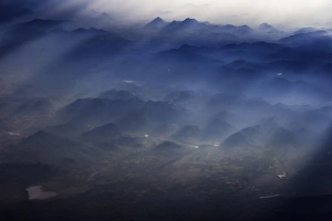 <b class=qtipBold><figcaption>Morning lights over western Ghats</figcaption></b><br>The first light of the day somewhere over the western ghat section. Morning lights over western Ghats