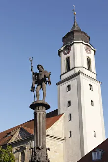 Neptunbrunnen fountain and Cathedral Unserer Lieben Frau, Lindau on Lake Constance Neptunbrunnen fountain and Cathedral Unserer Lieben Frau, Lindau on Lake Constance