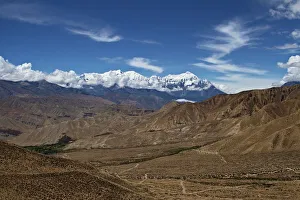 <b class=qtipBold><figcaption>Nilgiri Himal</figcaption></b><br>View on Nilgiti Himal range from hilands of Upper Mustang. Nilgiri Himal