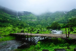 <b class=qtipBold><figcaption>Rajmachi, Western Ghats</figcaption></b> Rajmachi, Western Ghats