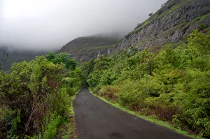 <b class=qtipBold><figcaption>Road to heaven</figcaption></b><br>A beautiful road in the Sahyadris during monsoon. Road to heaven