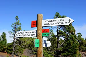 Signpost on the volcano route, Ruta de los Volcanes, La Palma, Canary Islands, Spain Signpost on the volcano route, Ruta de los Volcanes, La Palma, Canary Islands, Spain