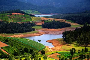 <b class=qtipBold><figcaption>View of Western Ghats</figcaption></b><br>Hills, agriculture land and lakes, a distant view of Western Ghats<br><em>© Dethan Punalur</em> View of Western Ghats