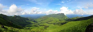 <b class=qtipBold><figcaption>Western ghats around Kudremukh peak</figcaption></b><br>Kudremukh peak and gives divine view of western ghats around, with pristine greens. Western ghats around Kudremukh peak
