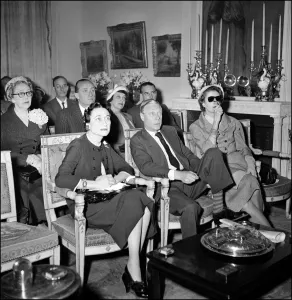 Duke Edward of Windsor and Duchess Wallis of Windsor watch the transmission of the Duke Edward of Windsor and Duchess Wallis of Windsor watch the transmission of the