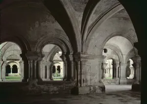 Interior view of the cloister from the chapter house (photo) Interior view of the cloister from the chapter house (photo)