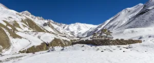 Snow-covered Himalayan mountains, habitat of the snow leopard (Panthera uncia) Snow-covered Himalayan mountains, habitat of the snow leopard (Panthera uncia)