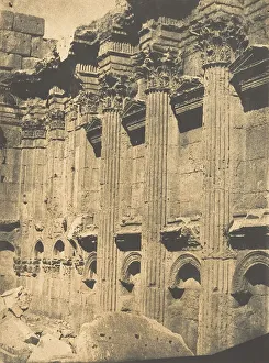 Colonnade intérieure du Naos du Temple de Jupiter, à Baâlbek (Hé Colonnade intérieure du Naos du Temple de Jupiter, à Baâlbek (Hé
