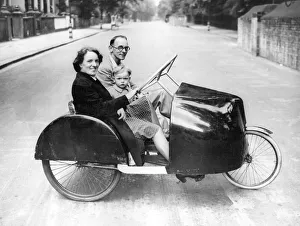 <b class=qtipBold><figcaption>The Northcliffe Collection</figcaption></b><br><br><em>© The Northcliffe Collection/ Associated Newspapers Limited</em> The Northcliffe Collection